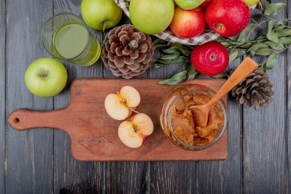 Apple and peanut butter is a classic combination (Freepik) Apple and peanut butter is a classic combination (Freepik)