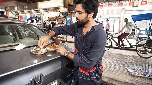 Jitendra Kumar relishes paranthas and lassi at the famous spot of Moolchand Parantha, when out on a foodies trip with HT City. (Photo: Raajessh Kashyap/HT)