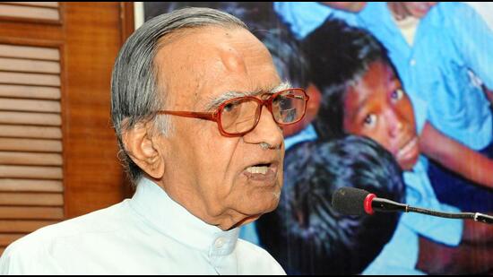 Former foreign secretary Muchkund Dubey addressing a conference in Ranchi in June 2017 (Diwakar Prasad/ HT FILE PHOTO)