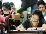 Experts believe that there are valuable aspects of the JEE model that might help applicants for NEET, even though the exams serve different fields and evaluate different skills. (HT file image) Experts believe that there are valuable aspects of the JEE model that might help applicants for NEET, even though the exams serve different fields and evaluate different skills. (HT file image)