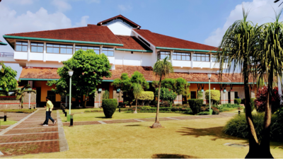 IIM Kozhikode also mentioned in the Facebook post that the latest batch of the institute consists of 45% non-engineers from diverse academic backgrounds. IIM Kozhikode also mentioned in the Facebook post that the latest batch of the institute consists of 45% non-engineers from diverse academic backgrounds.