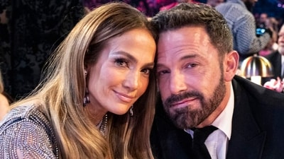 Ben Affleck was spotted flashing his wedding ring amid rumoured divorce from Jennifer Lopez Ben Affleck was spotted flashing his wedding ring amid rumoured divorce from Jennifer Lopez