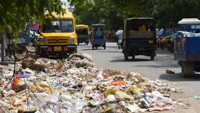 Garbage pileup on the roadside at sector-11 Khandsa road near SD High School in Gurugram on 11 June 2024. (Parveen Kumar/HT) Garbage pileup on the roadside at sector-11 Khandsa road near SD High School in Gurugram on 11 June 2024. (Parveen Kumar/HT)