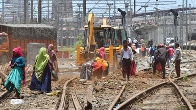 Labourers work for the extension of platforms 10 and 11 to accommodate 24-coach trains, at CSMT, during the 36-hour Mega Block by Central Railway on Saturday. (Bhushan Koyande/HT) Labourers work for the extension of platforms 10 and 11 to accommodate 24-coach trains, at CSMT, during the 36-hour Mega Block by Central Railway on Saturday. (Bhushan Koyande/HT)