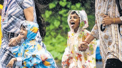 Mumbai, India - June 27, 2024: People going through the heavy rain at Vikroli in Mumbai, India, on Thursday, June 27, 2024. (Photo by Satish Bate/ Hindustan Times) (Hindustan Times) Mumbai, India - June 27, 2024: People going through the heavy rain at Vikroli in Mumbai, India, on Thursday, June 27, 2024. (Photo by Satish Bate/ Hindustan Times) (Hindustan Times)