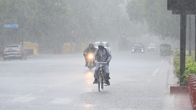 The IMD predicts that light to moderate rains with occasional heavy spells will continue in Delhi till June 30 at least, and issued a yellow alert till July 3. (Sunil Ghosh/Hindustan Times) The IMD predicts that light to moderate rains with occasional heavy spells will continue in Delhi till June 30 at least, and issued a yellow alert till July 3. (Sunil Ghosh/Hindustan Times)