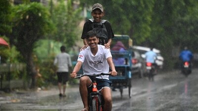 The IMD has said that conditions for advance of the monsoon are favourable in the next 3-4 days. With rains coming to Delhi, the monsoon is also expected in full effect soon. (Sunil Ghosh/Hindustan Times) The IMD has said that conditions for advance of the monsoon are favourable in the next 3-4 days. With rains coming to Delhi, the monsoon is also expected in full effect soon. (Sunil Ghosh/Hindustan Times)