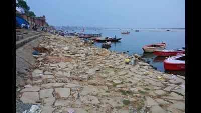 The Ganga water level has receded to alarming levels (Rajesh Kumar/HT) The Ganga water level has receded to alarming levels (Rajesh Kumar/HT)