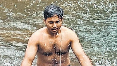 The deceased, Anoop Mishra (22), had come with three friends for a picnic to the spot.