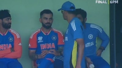 Rahul Dravid walked up to Virat Kohli and had a short exchange after India star was dismissed for 9 (Screengrab) Rahul Dravid walked up to Virat Kohli and had a short exchange after India star was dismissed for 9 (Screengrab)