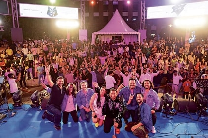 The performer posed with the audience after the Bollywood-filled night. (Photo: HTBS)