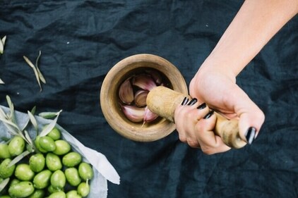 Raw garlic has multiple health benefits (Freepik) Raw garlic has multiple health benefits (Freepik)