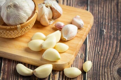 Garlic cloves (Freepik)