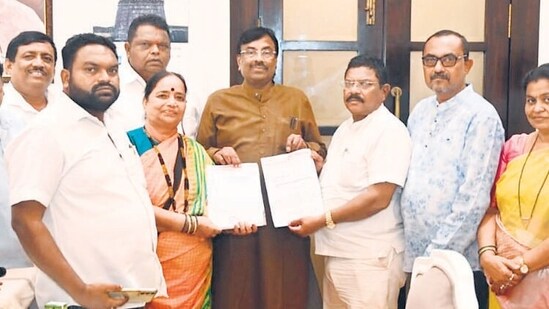MMKS delegations have been meeting ministers, political leaders, and officials, and submitting memorandums for action. A delegation also recently met fisheries minister Sudhir Mungantiwar. (Bachchan Kumar/ HT Photo)