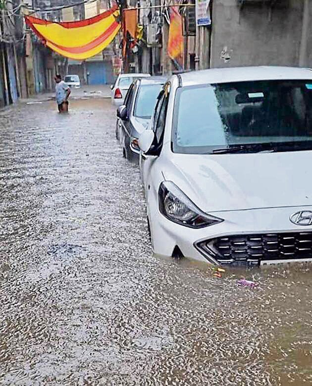 Water logging due to heavy rain at Basant Nagar area in Ludhiana on Thursday. (HT) Water logging due to heavy rain at Basant Nagar area in Ludhiana on Thursday. (HT)