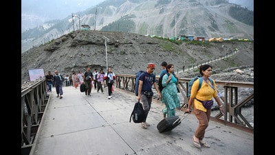 A group of Amarnath pilgrims arrive at Baltal base camp on Friday. (Waseem Andrabi /HT)