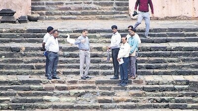 BMC Commissioner Bhushan Gagrani visited the Banganga Tank on Thursday. (Bhushan Koyande/HT Photo) BMC Commissioner Bhushan Gagrani visited the Banganga Tank on Thursday. (Bhushan Koyande/HT Photo)