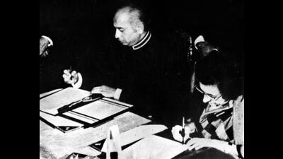 Prime Minister Indira Gandhi and Pakistan President Zulfikar Ali Bhutto sign the Simla agreement on July 3, 1972 . (HT Archive) Prime Minister Indira Gandhi and Pakistan President Zulfikar Ali Bhutto sign the Simla agreement on July 3, 1972 . (HT Archive)