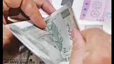 The minimum monthly wage amounts to ₹10,736 for an unskilled worker in Punjab. The minimum monthly wage amounts to ₹10,736 for an unskilled worker in Punjab.