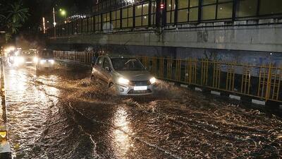 The rain in Lucknow began around 7pm. (Hindustan) The rain in Lucknow began around 7pm. (Hindustan)