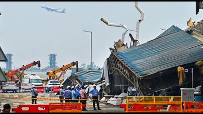 The roof collapsed following heavy rain around 5am on Friday at Terminal 1 of the Indira Gandhi International Airport. (Vipin Kumar/HT photo) The roof collapsed following heavy rain around 5am on Friday at Terminal 1 of the Indira Gandhi International Airport. (Vipin Kumar/HT photo)