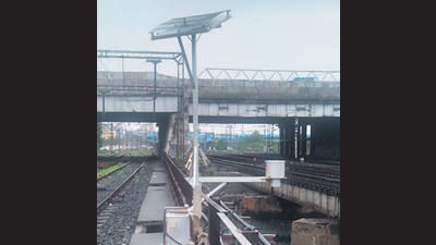 To remotely monitor the continuous river level, WR has installed four pulse radar-based water level monitoring instruments with an Intelligent Field Device at vulnerable bridge.