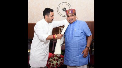 Union minister Nitin Gadkari meets Himachal Congress leader Vikramaditya Singh, in New Delhi on Friday. (ANI) Union minister Nitin Gadkari meets Himachal Congress leader Vikramaditya Singh, in New Delhi on Friday. (ANI)