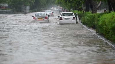 Delhi rain: Traffic hit due to severe waterlogging; police issues advisory Delhi rain: Traffic hit due to severe waterlogging; police issues advisory