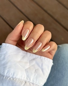 Butter yellow French tip nail (Instagram) Butter yellow French tip nail (Instagram)