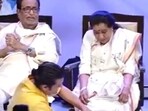 Sonu Nigam with Asha Bhosle at an event.
Sonu Nigam with Asha Bhosle at an event.