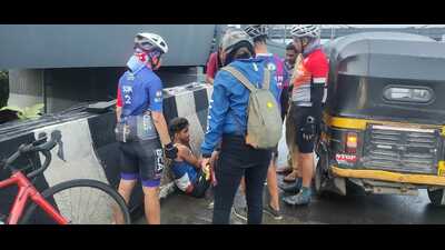 19-year-old runner dies after being hit by vehicle on Andheri flyover 19-year-old runner dies after being hit by vehicle on Andheri flyover