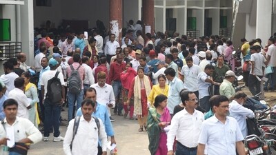 Candidates who appeared for the BPSC Headmaster exam 2024 felt that the exam was moderate in the difficulty level. (Santosh Kumar) Candidates who appeared for the BPSC Headmaster exam 2024 felt that the exam was moderate in the difficulty level. (Santosh Kumar)
