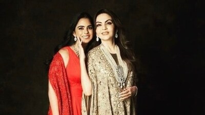Isha Ambani is the daughter of Mukesh Ambani and Nita Ambani. Isha Ambani is the daughter of Mukesh Ambani and Nita Ambani.