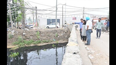 In anticipation of heavy rain over the next few days, the district administration led by deputy commissioner Sakshi Sawhney is taking measures to protect the lives and property of people in case of flooding. (HT Photo) In anticipation of heavy rain over the next few days, the district administration led by deputy commissioner Sakshi Sawhney is taking measures to protect the lives and property of people in case of flooding. (HT Photo)