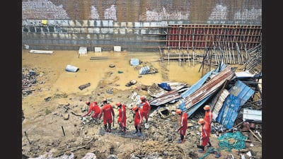 NDRF personnel in Vasant Vihar on Saturday. (HT Photo) NDRF personnel in Vasant Vihar on Saturday. (HT Photo)