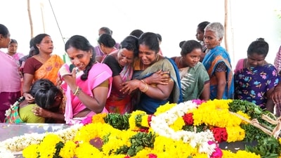 Kallakurichi: Relatives mourn near the mortal remains of people who died after consuming spurious liquor, in Kallakurichi, Friday, June 21, 2024. (PTI Photo/R Senthilkumar) (PTI) Kallakurichi: Relatives mourn near the mortal remains of people who died after consuming spurious liquor, in Kallakurichi, Friday, June 21, 2024. (PTI Photo/R Senthilkumar) (PTI)