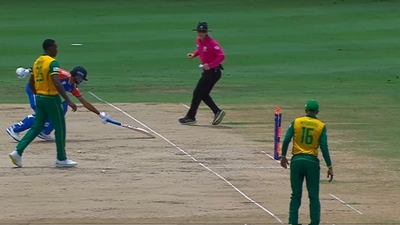 Axar Patel was run out in the 14th over (X)