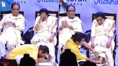 Sonu Nigam with Asha Bhosle at an event. Sonu Nigam with Asha Bhosle at an event.