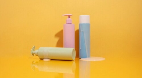 Body acne can be triggered by the consistent use of comedogenic products (Freepik)