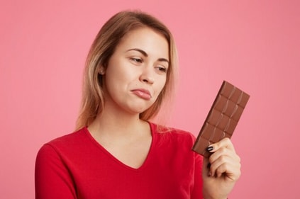 Reducing consumption of certain foods can help deal with body acne (Freepik)