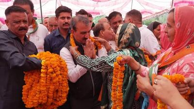 CM Sukhvinder Singh Sukhu being welcomed during his rally at Dehra, Himachal. (HT) CM Sukhvinder Singh Sukhu being welcomed during his rally at Dehra, Himachal. (HT)