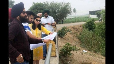 DC Sakshi Sawhney inspecting flood vulnerable points and cleaning of drains in various areas of Ludhiana on Sunday. (HT Photo) DC Sakshi Sawhney inspecting flood vulnerable points and cleaning of drains in various areas of Ludhiana on Sunday. (HT Photo)
