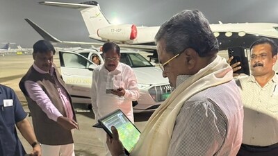 L K Atheeq, the CM's Additional Chief Secretary, posted a picture of the Congress stalwart enjoying a few moments of the thrilling match before boarding the flight. (X)