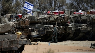 Israeli tanks advance into areas in north and south Gaza, fighting rages REUTERS/Ronen Zvulun/File Photo (REUTERS)