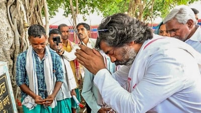 Former Jharkhand chief minister Hemant Soren pays tribute at the 'Kranti Sthal' of Santal rebellion leaders Sidhu-Kanhu Murmu on the occasion of 'Hul Diwas', at Bhognadih of Sahibganj district, Jharkhand. (PTI Photo) Former Jharkhand chief minister Hemant Soren pays tribute at the 'Kranti Sthal' of Santal rebellion leaders Sidhu-Kanhu Murmu on the occasion of 'Hul Diwas', at Bhognadih of Sahibganj district, Jharkhand. (PTI Photo)