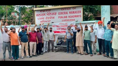 Roadways’ contractual employees take out a gate rally at depot in Ludhiana on Sunday. (HT Photo) Roadways’ contractual employees take out a gate rally at depot in Ludhiana on Sunday. (HT Photo)