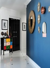 Mirrors can make small spaces feel larger and more open. (pexels) Mirrors can make small spaces feel larger and more open. (pexels)