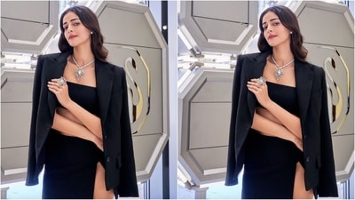 She styled her shoulder-length luscious locks into soft curls, leaving them parted in the middle for a perfect vintage look. (Instagram/@priyankarkapadia) She styled her shoulder-length luscious locks into soft curls, leaving them parted in the middle for a perfect vintage look. (Instagram/@priyankarkapadia)
