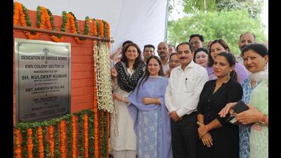 Chandigarh municipal corporation commissioner Anindita Mitra, in presence of other officials, dedicates development works to residents at EWS Colony, Sector 32, Chandigarh on Monday. (HT Photo)