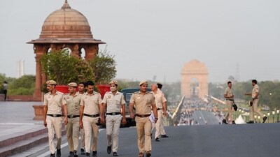 Delhi Police personnel patrol Raisina Hill. (Arvind Yadav/HT Photo) Delhi Police personnel patrol Raisina Hill. (Arvind Yadav/HT Photo)